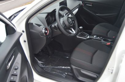 Car image 12