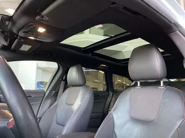 Car image 25
