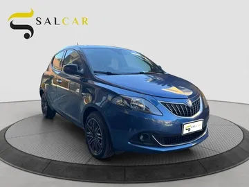 Car image 2