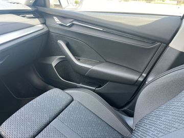 Car image 31