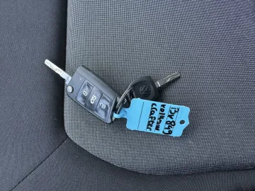 Car image 33