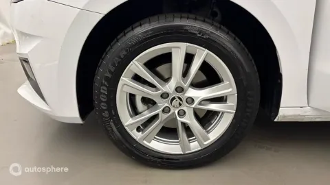 Car image 20