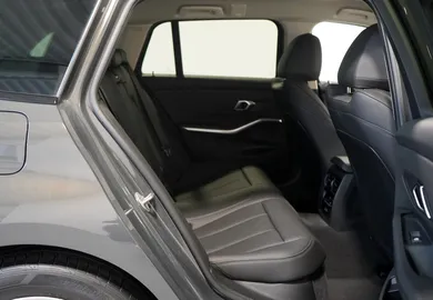Car image 34