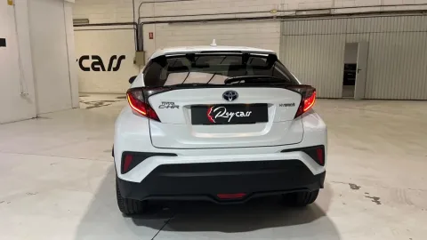 Car image 5