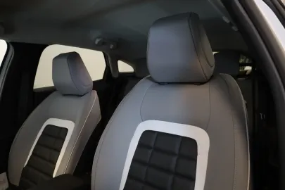 Car image 37