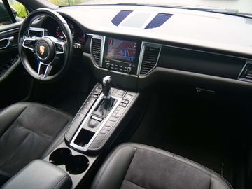 Car image 26