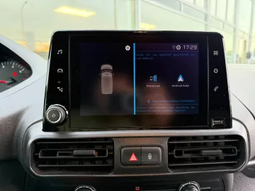 Car image 28