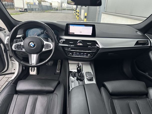 BMW 540i Touring 251 kW image number 12