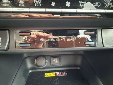 Car image 27