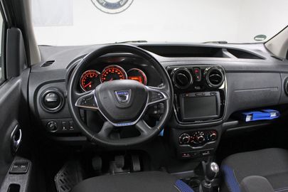 Car image 15