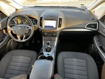 Car image 19