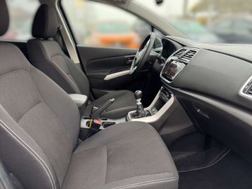 Car image 12