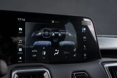 Car image 32