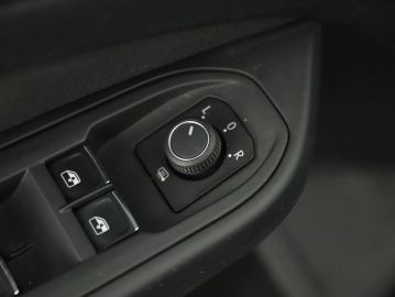 Car image 38