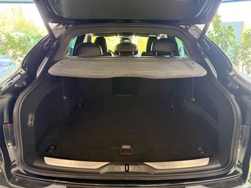 Car image 32