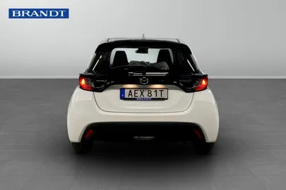 Car image 9