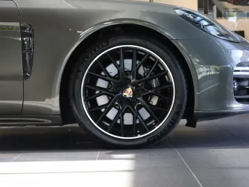 Car image 32