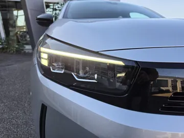 Car image 30