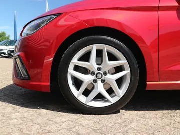 Car image 14