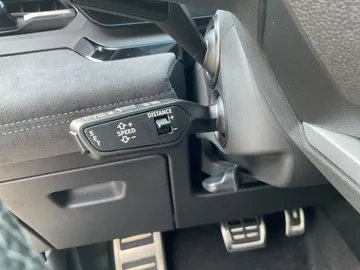 Car image 34