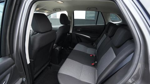 Car image 10