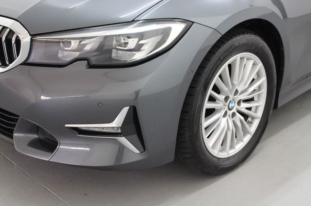 BMW 318d Luxury Line 110 kW image number 8