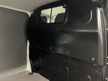 Car image 29