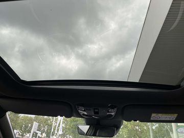 Car image 33