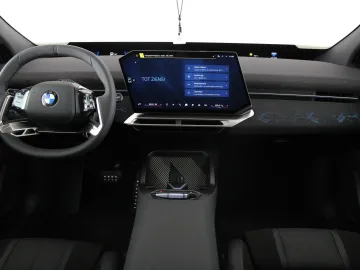 Car image 32