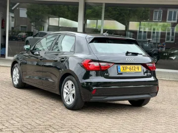 Car image 28