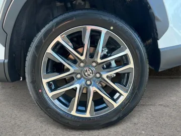 Car image 29