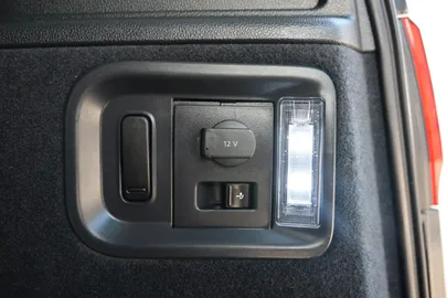 Car image 30