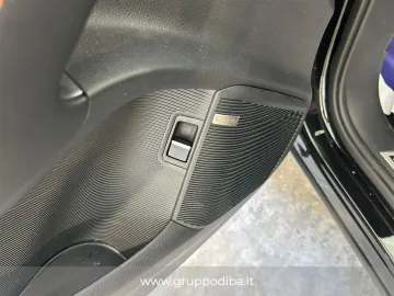 Car image 32