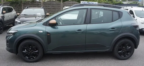 Car image 5