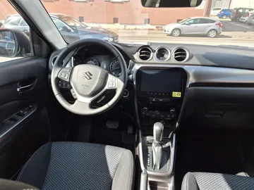 Car image 16
