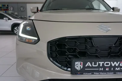 Car image 19