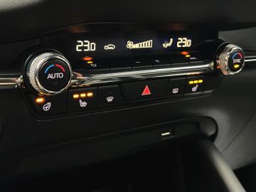 Car image 32