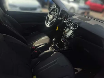 Car image 19