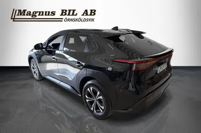 Car image 4