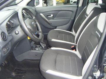 Car image 9