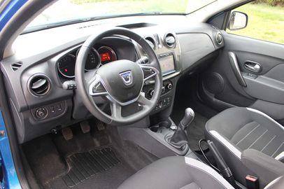 Car image 13