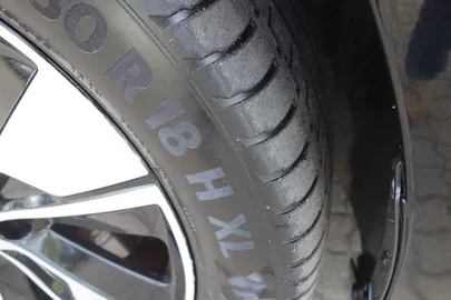 Car image 32