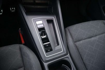 Car image 30