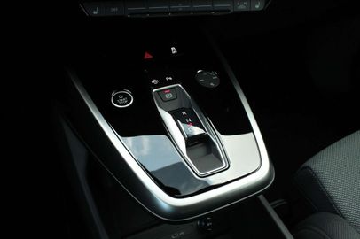 Car image 32