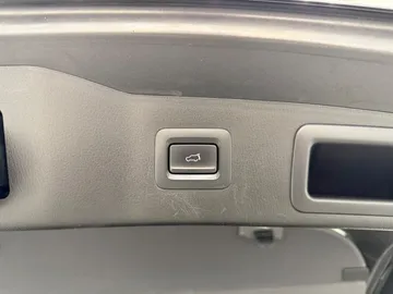 Car image 35