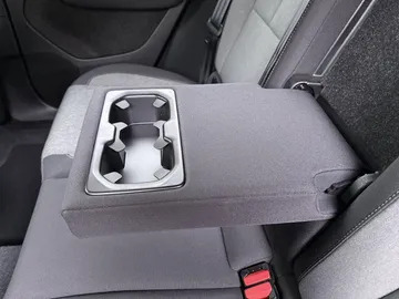 Car image 39