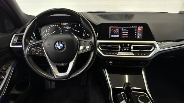 BMW 320d Touring xDrive 140 kW image number 16