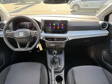 Car image 18