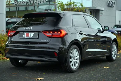 Car image 29