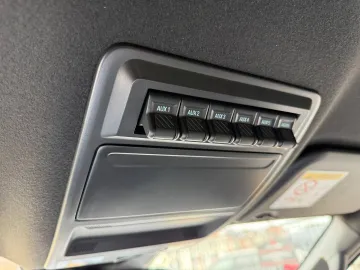 Car image 36